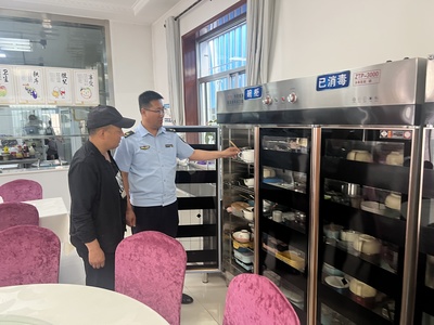 甘州區東北郊市場監管所開展餐飲具洗消保潔專項檢查，守護舌尖安全