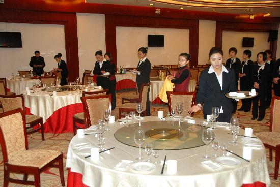 以賽促學，匠心服務——學員餐廳成功舉辦首屆服務技能大賽